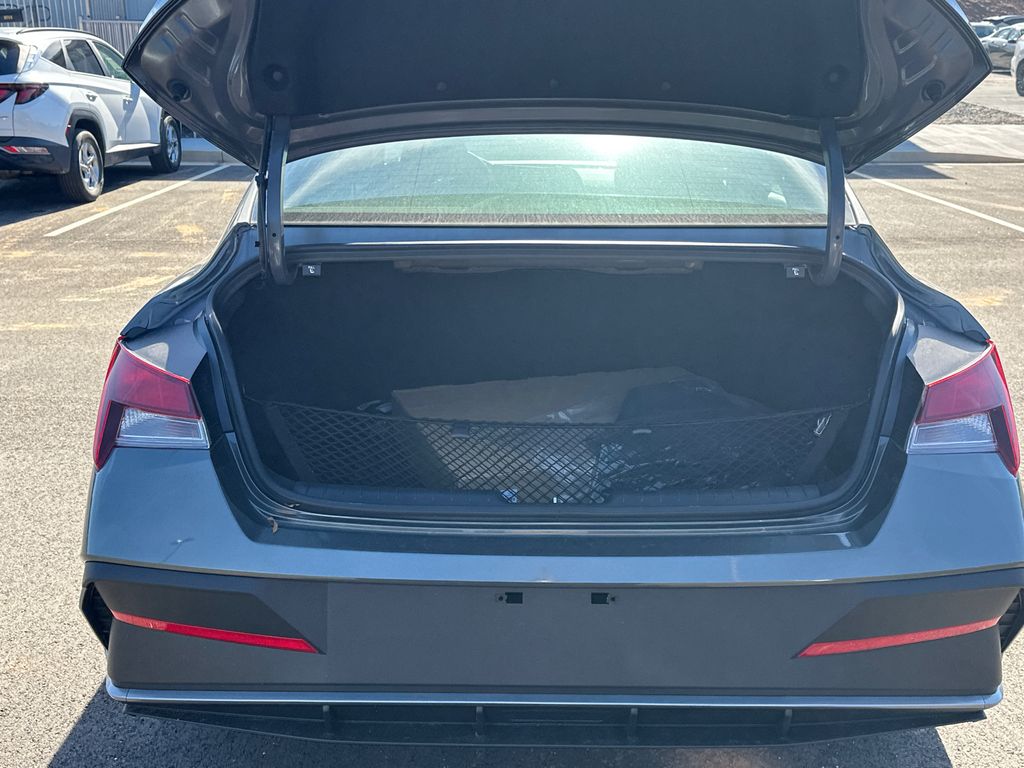 Used 2025 Gray Hyundai SEL Sport image 18