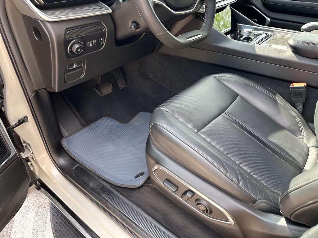 Used 2022 White Jeep Series II image 28