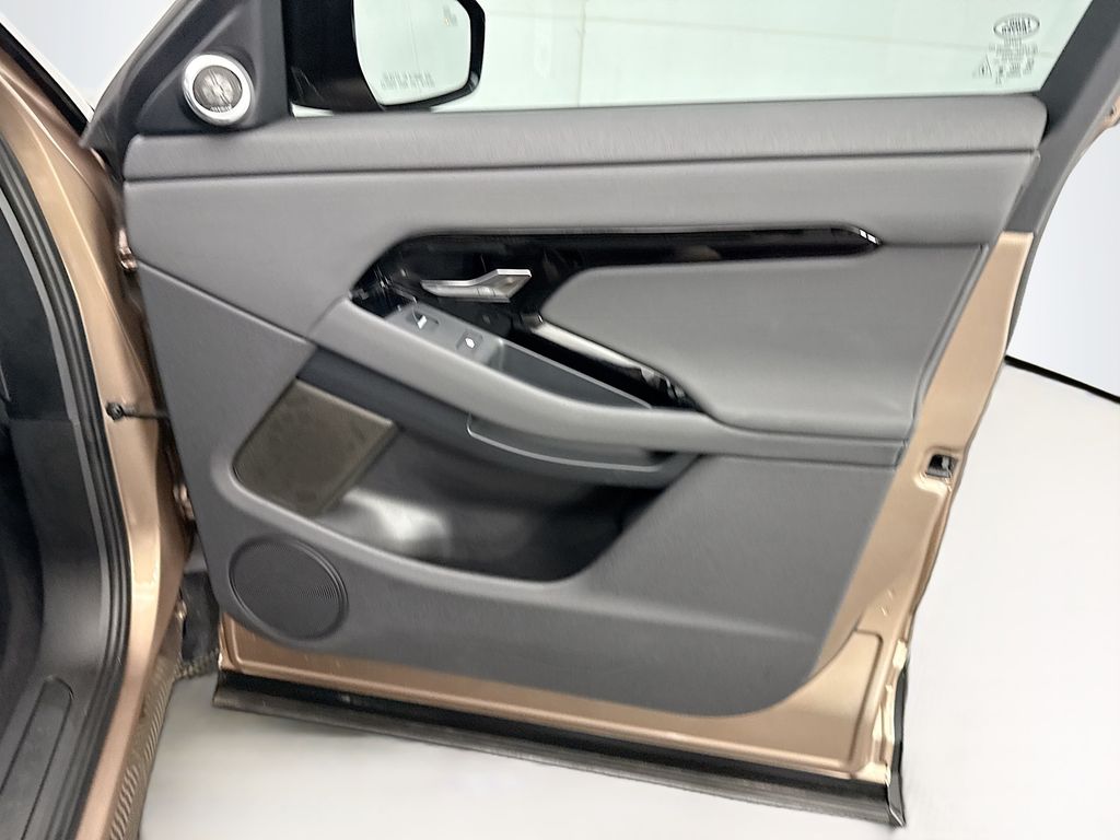 Thumbnail: 2025 Land Rover Range Rover Evoque - 24