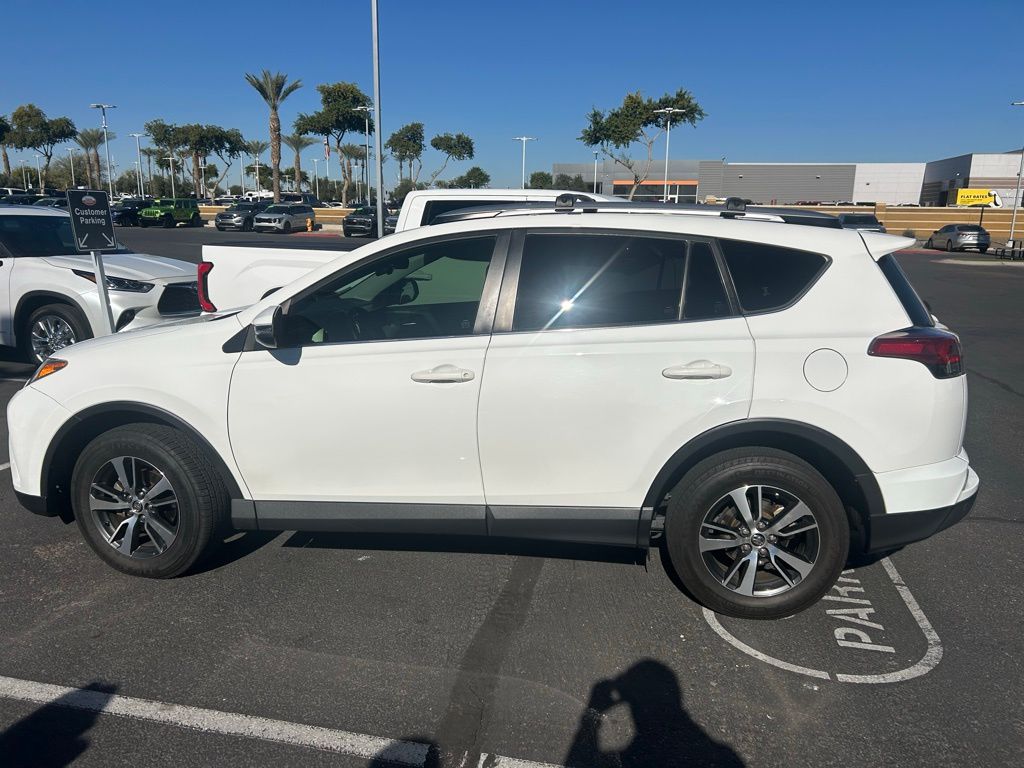 Thumbnail: 2017 Toyota RAV4 - 4