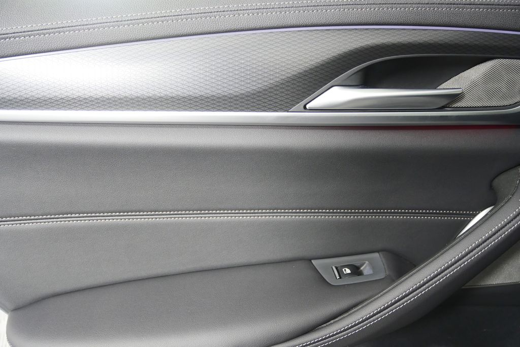 Thumbnail: 2021 BMW 5 Series - 15
