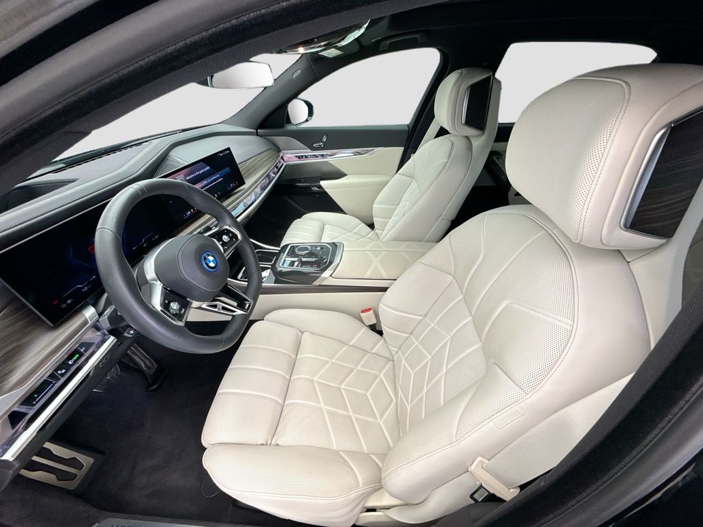 Thumbnail: 2023 BMW i7 - 18