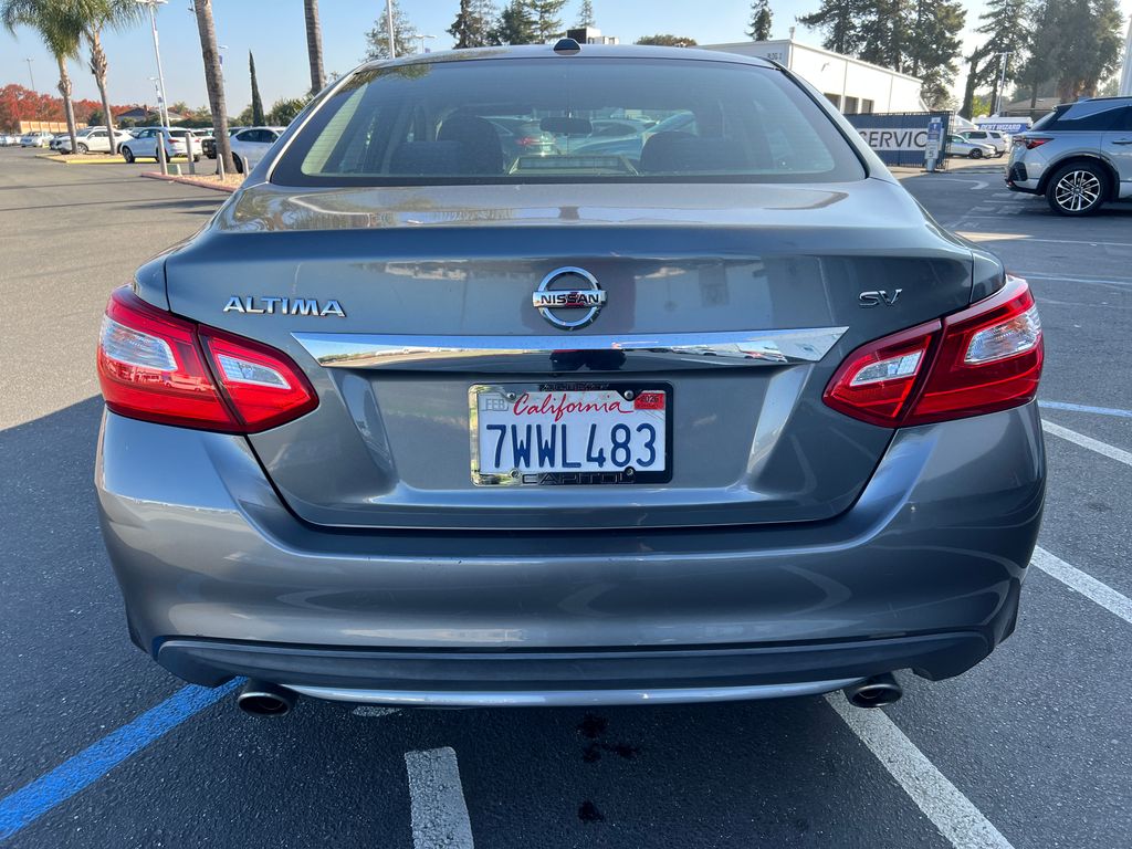 Thumbnail: 2017 Nissan Altima - 9