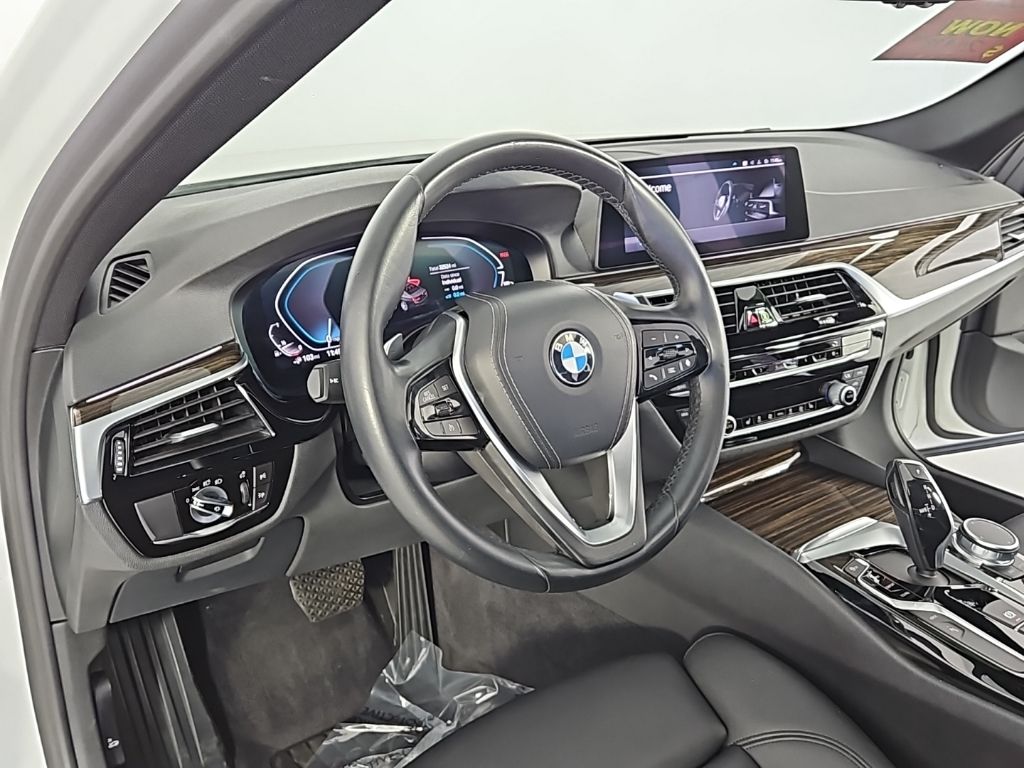 Thumbnail: 2020 BMW 5 Series - 32