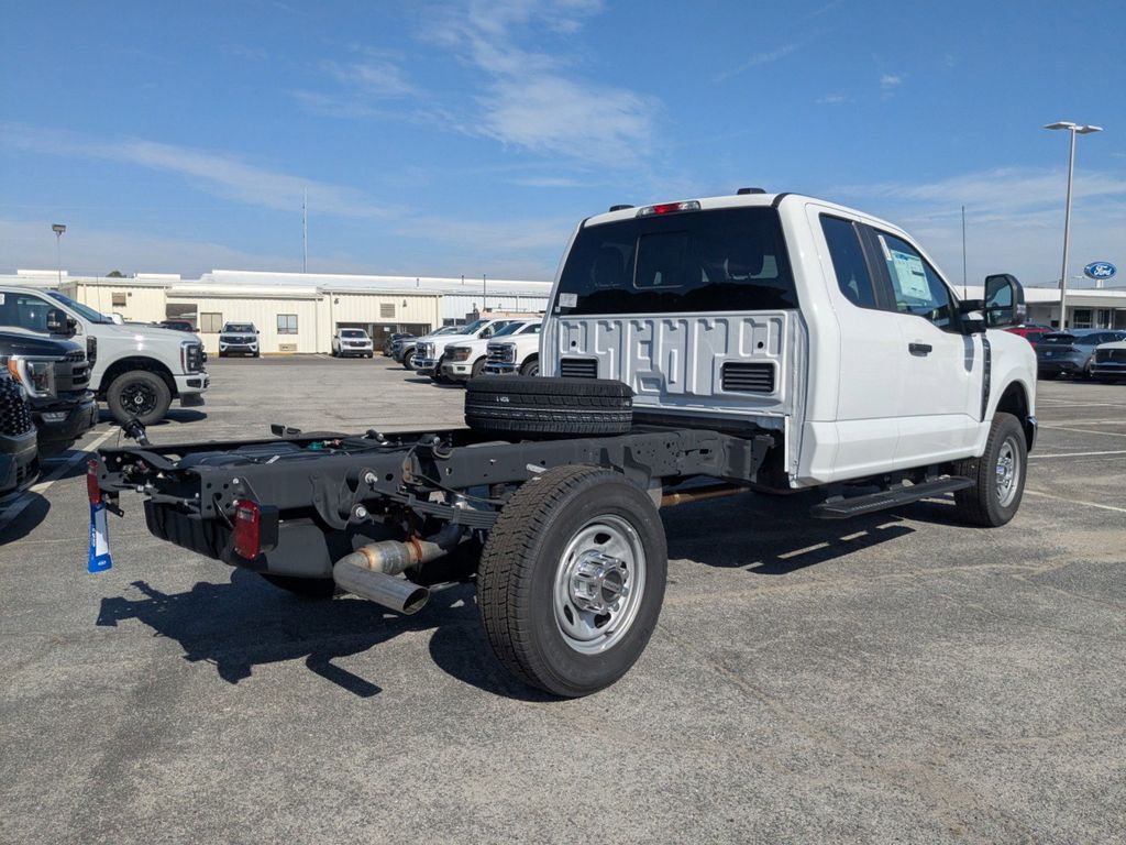 2025 Ford F-350 Chassis XL