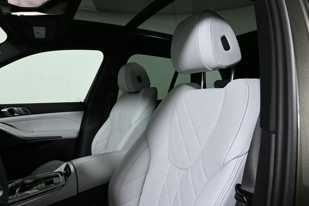Thumbnail: 2026 BMW X5 - 15