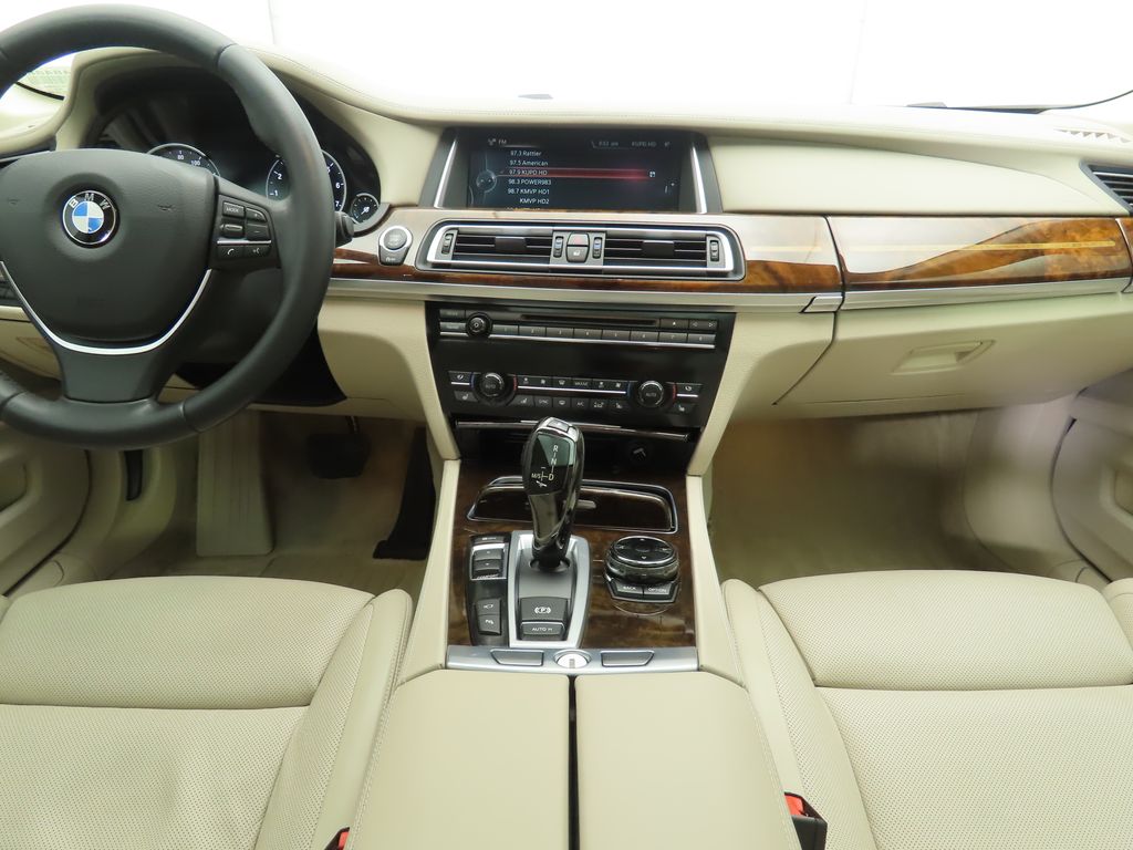 Thumbnail: 2014 BMW 7 Series - 13