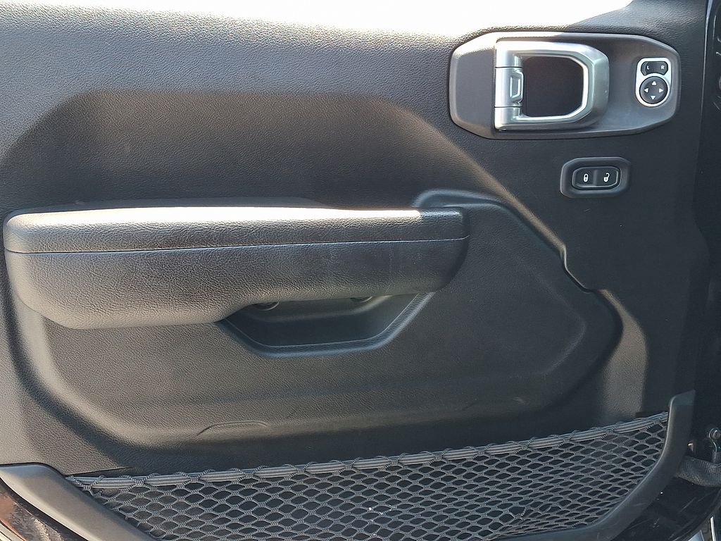 2022 Jeep Wrangler — photo 13