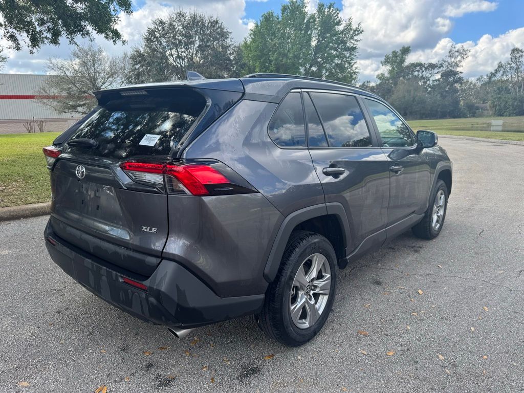 2024 Toyota RAV4 XLE 5