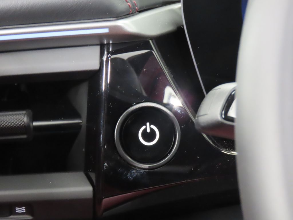 Thumbnail: 2026 Porsche Macan - 24