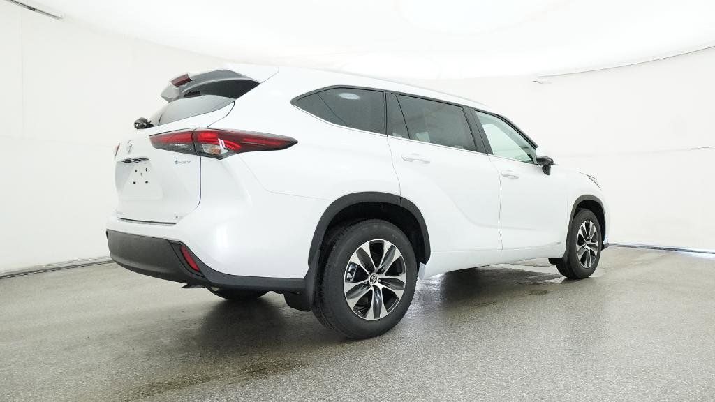 Thumbnail: 2025 Toyota Highlander - 16