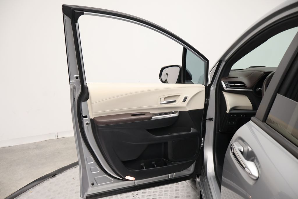 Thumbnail: 2024 Toyota Sienna - 16