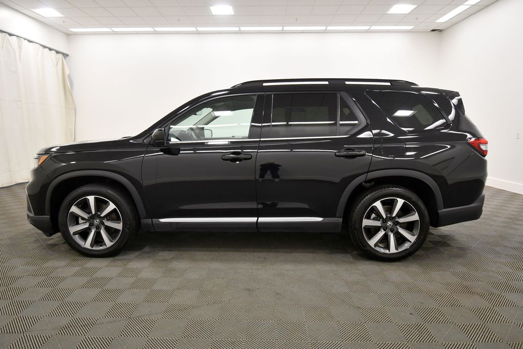 Used 2025 Honda Pilot SUV