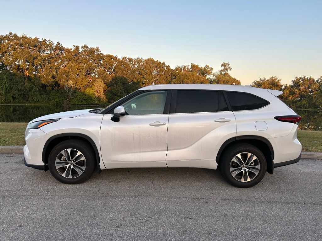 Thumbnail: 2024 Toyota Highlander - 2