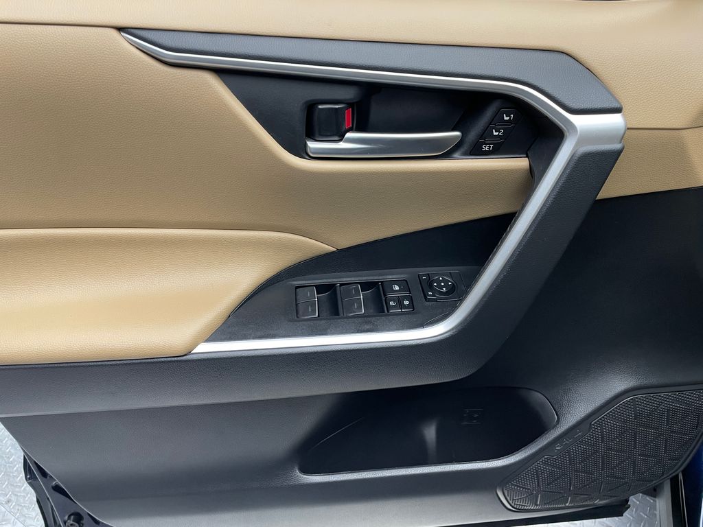 2024 Toyota RAV4 XLE Premium 9