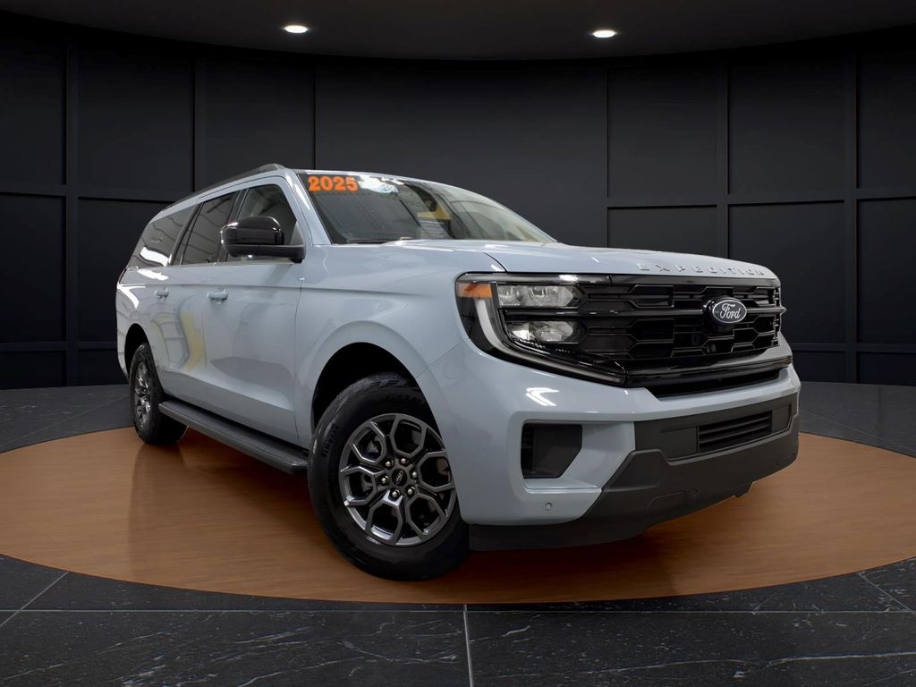 Glacier Gray Metallic TriCoat 2025 Ford Expedition SUV / Crossover Four-Wheel Drive Automatic