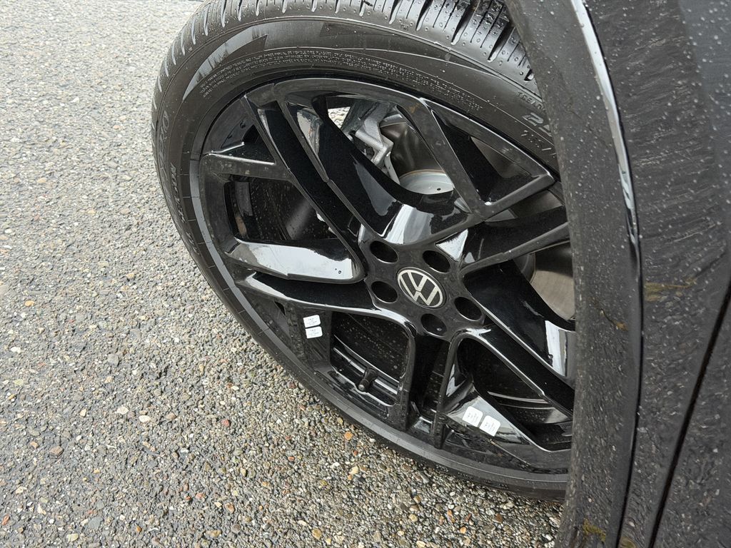 New 2026  Volkswagen 2.0T SE R-Line Black image 11