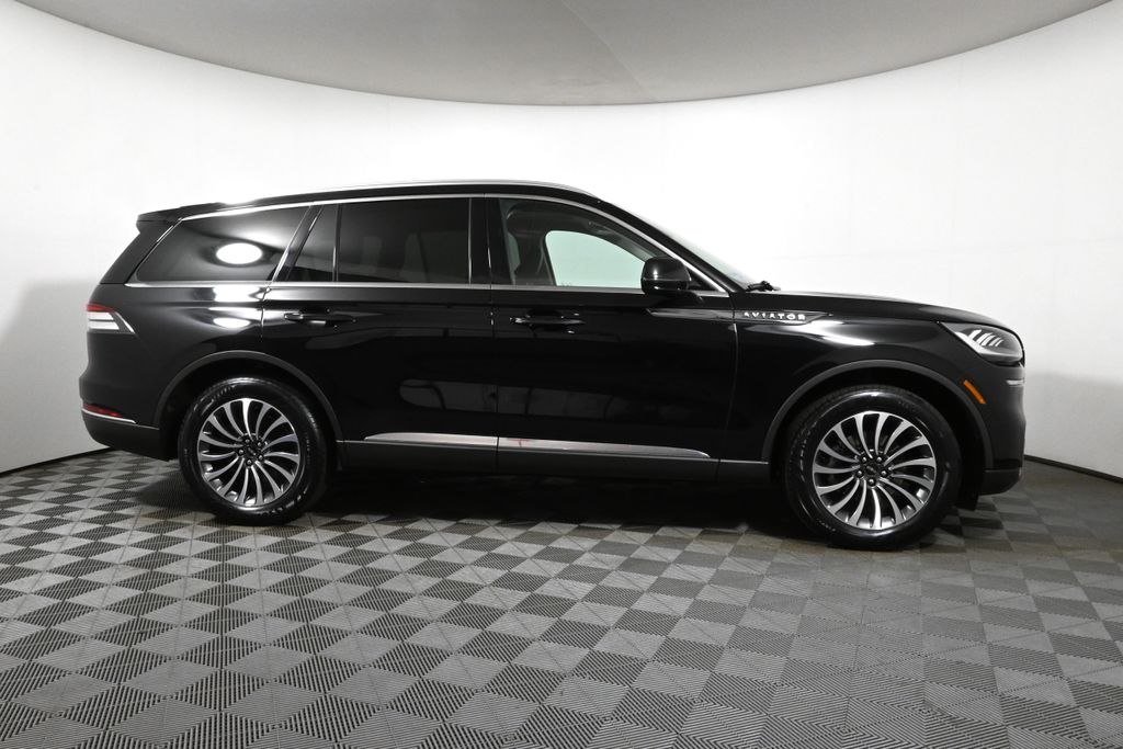 Thumbnail: 2022 Lincoln Aviator - 9