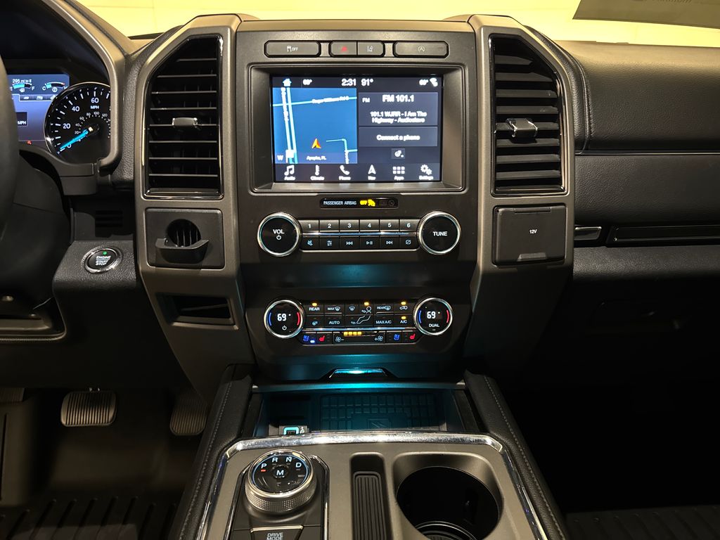 2019 White Platinum Clearcoat Metallic Ford Expedition Max XLT RWD SUV