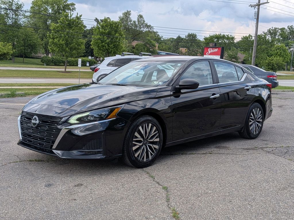 Super Black 2025 Nissan Altima 2.5 SV FWD Sedan Front-Wheel Drive Continuously Variable Transmission