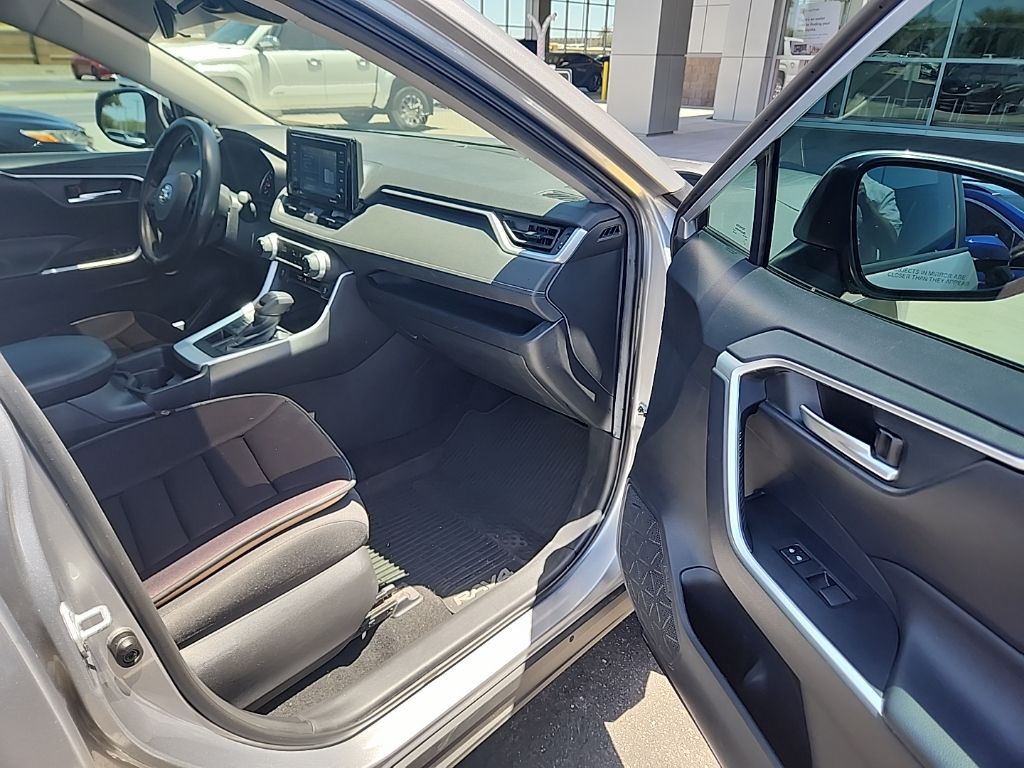 Thumbnail: 2020 Toyota RAV4 - 6