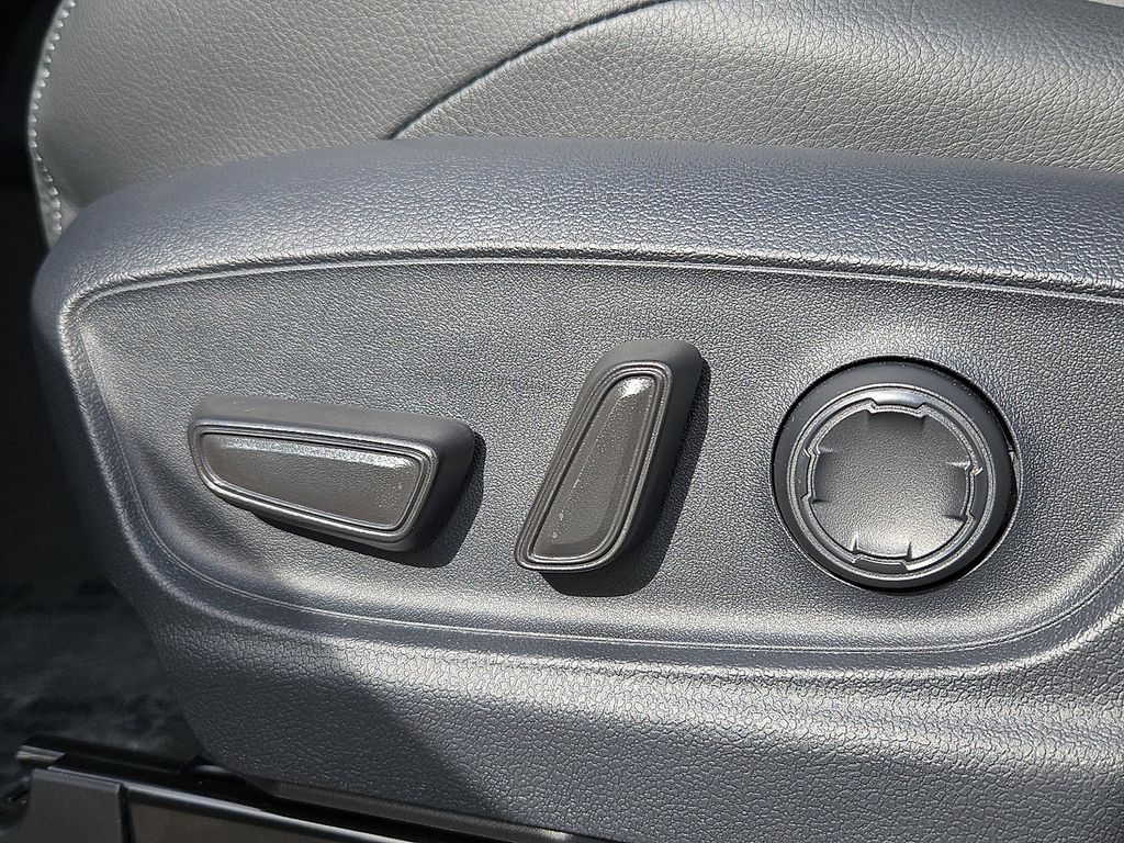 Thumbnail: 2025 Toyota Tacoma - 18