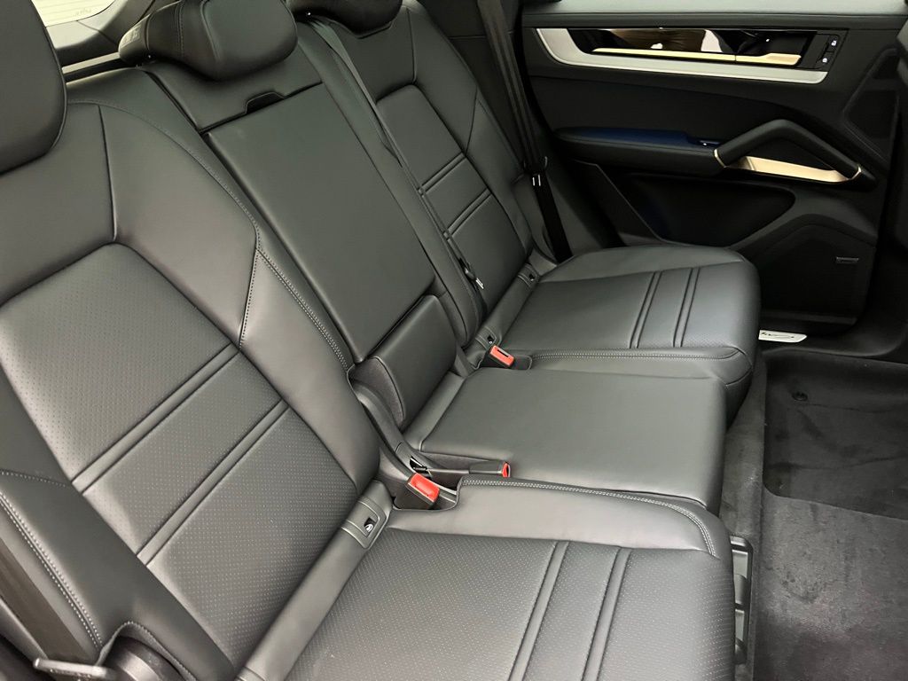 Thumbnail: 2026 Porsche Cayenne - 31