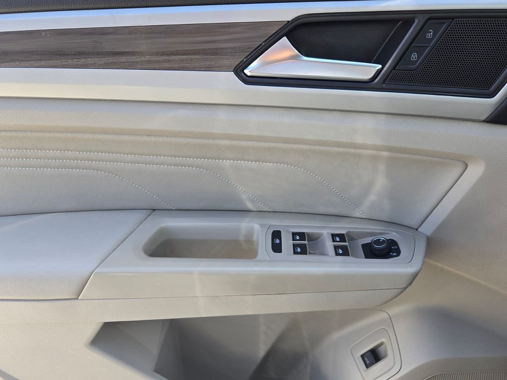 2021 Volkswagen Atlas - $17,330