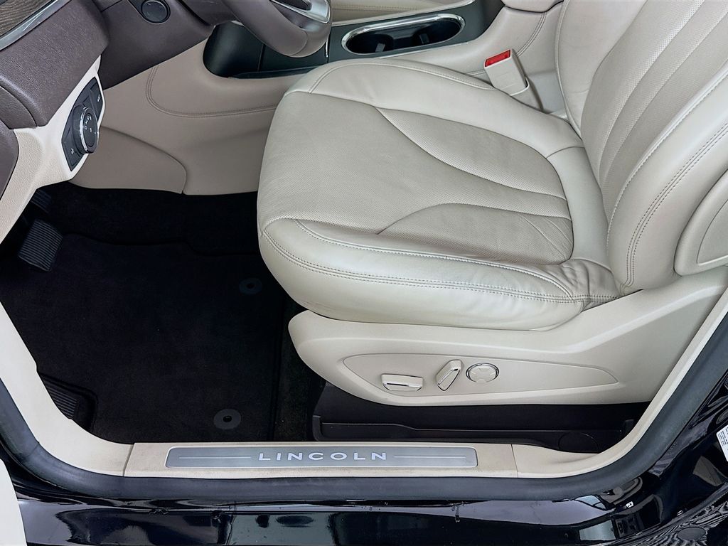 Thumbnail: 2019 Lincoln MKC - 20