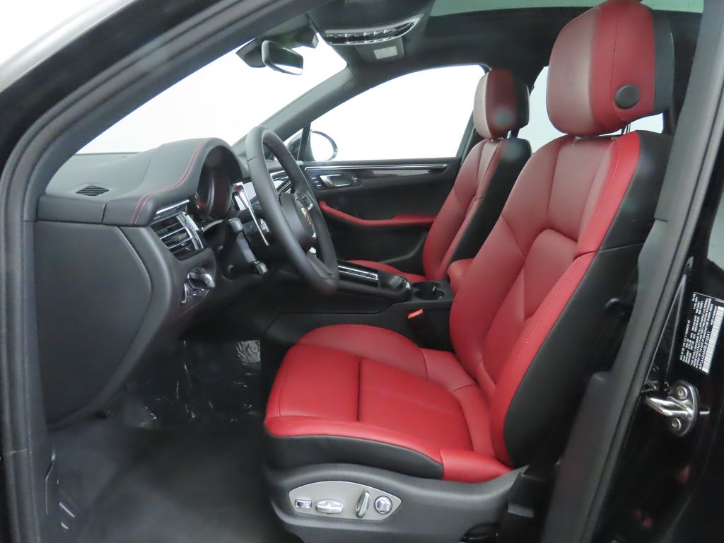 Thumbnail: 2025 Porsche Macan - 5