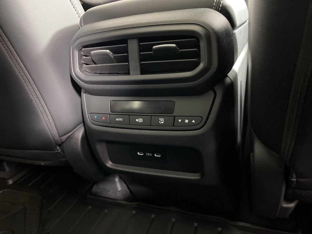 2025 Honda Pilot Touring 18