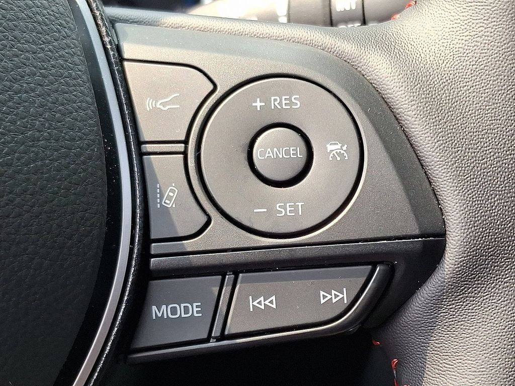2025 Toyota RAV4 SE 22