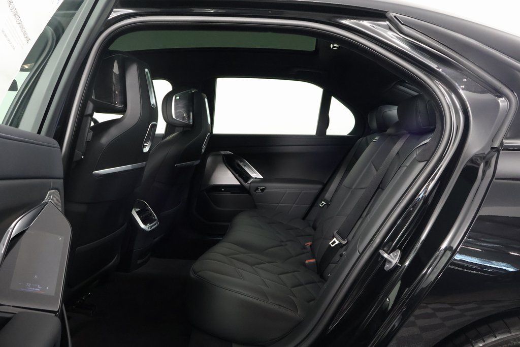 Thumbnail: 2026 BMW 7 Series - 6