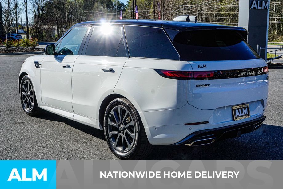 Used 2023 White Land Rover SE Dynamic image 4