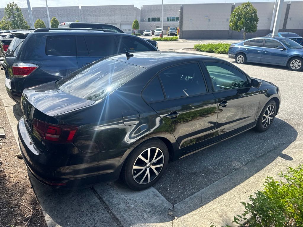 Thumbnail: 2016 Volkswagen Jetta - 3