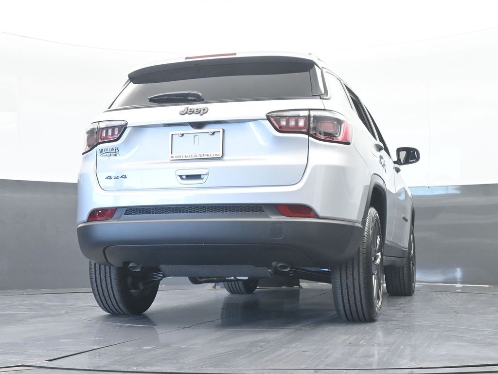 New 2026 silver zynith metallic clearcoat Jeep Latitude image 55