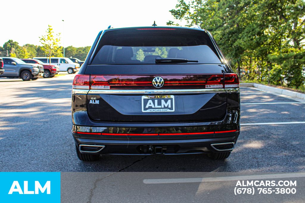 Used 2025 Black Volkswagen 2.0T SE w/Technology image 9