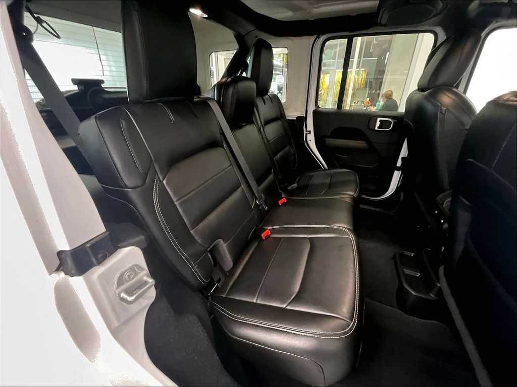 2021 Jeep Wrangler — photo 16