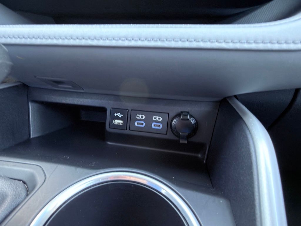 2022 Toyota Highlander XLE - Photo 13