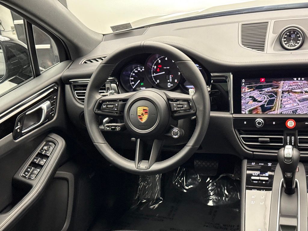 Thumbnail: 2026 Porsche Macan - 32