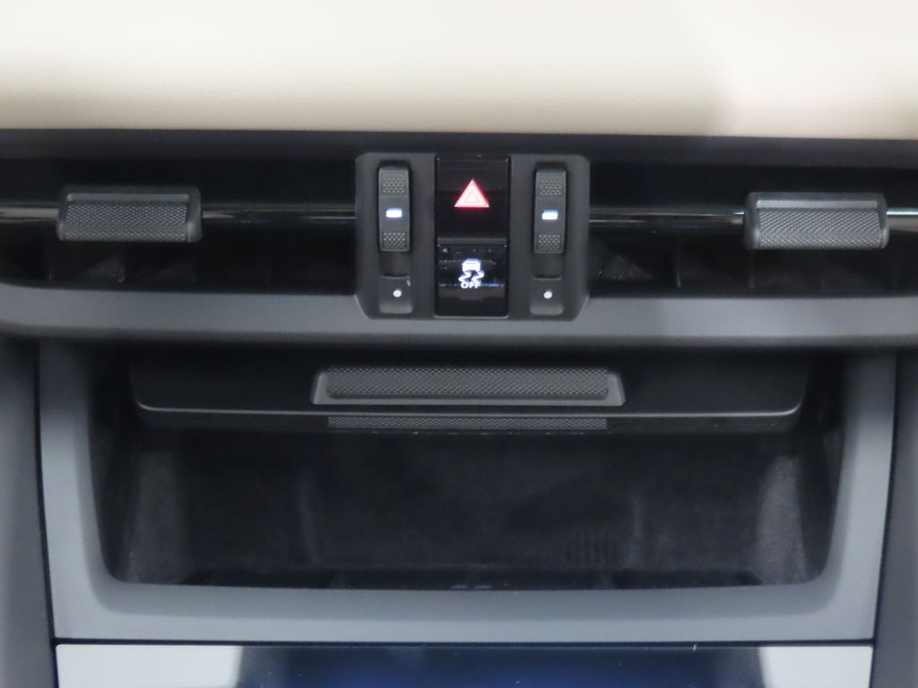 Thumbnail: 2025 Porsche Macan - 28