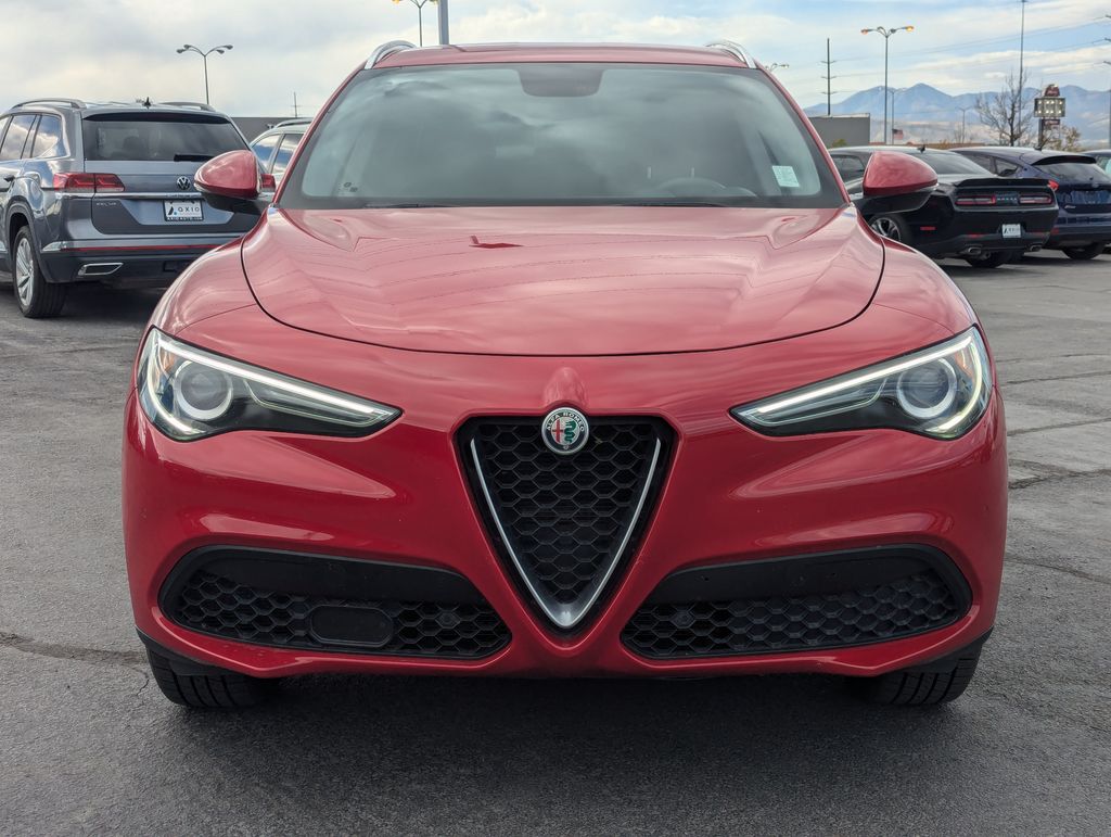 2018 Alfa Romeo Stelvio Base 10