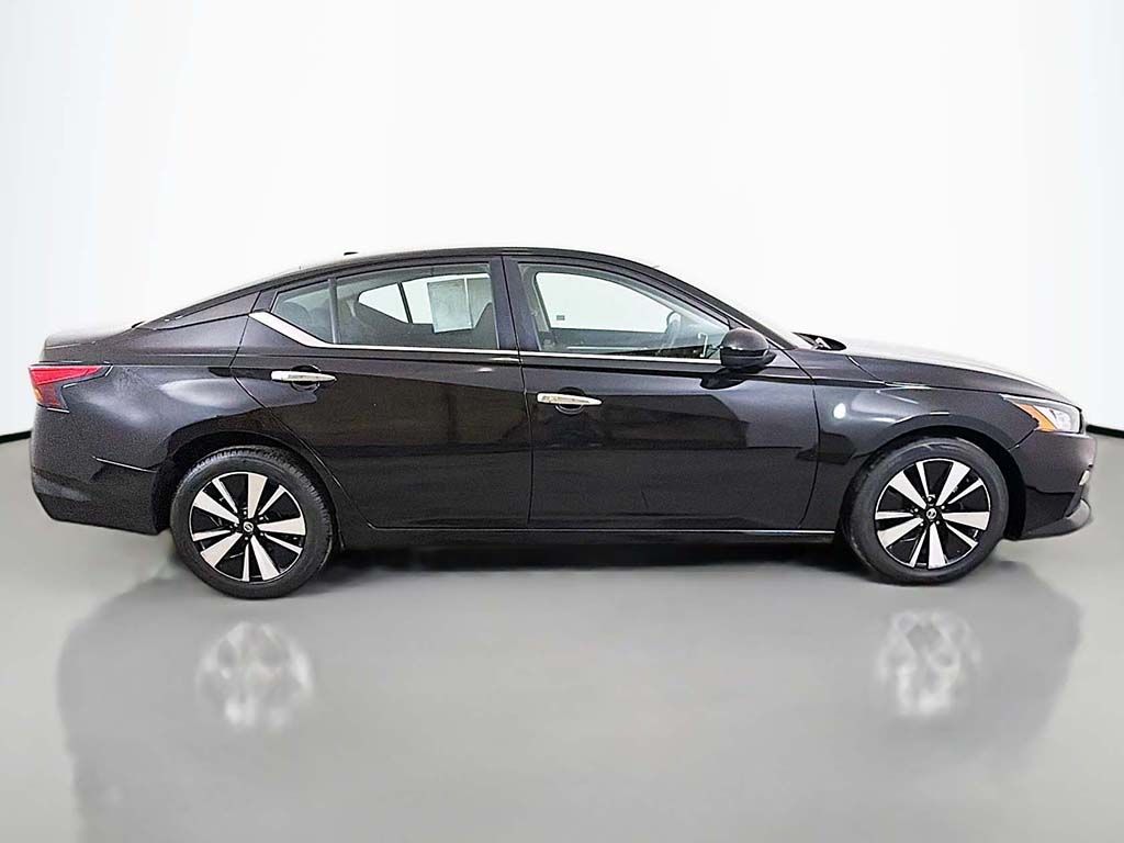 Used 2022 Black Nissan 2.5 SV image 13