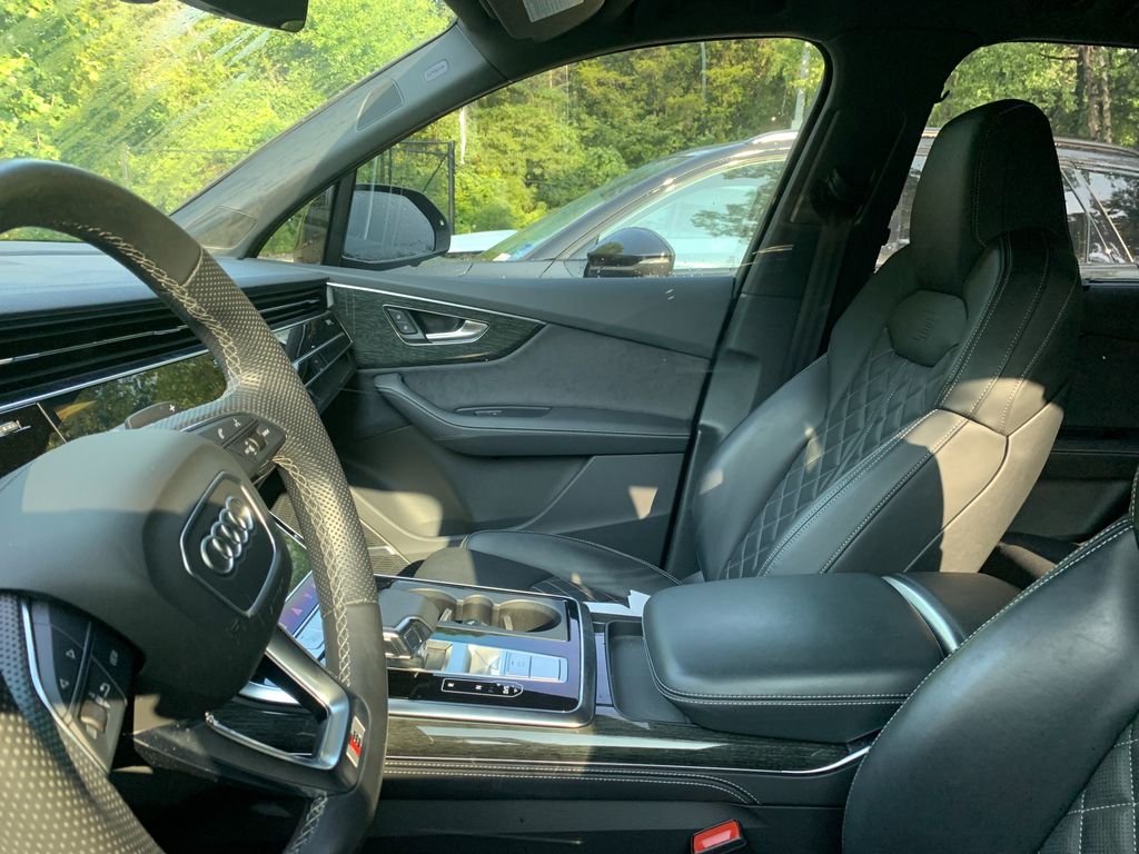 Thumbnail: 2023 Audi SQ7 - 8