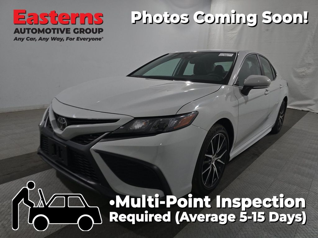 2024 Toyota Camry SE's photo
