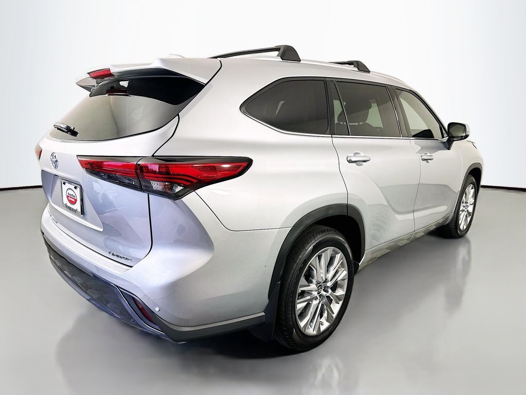 Thumbnail: 2023 Toyota Highlander - 5