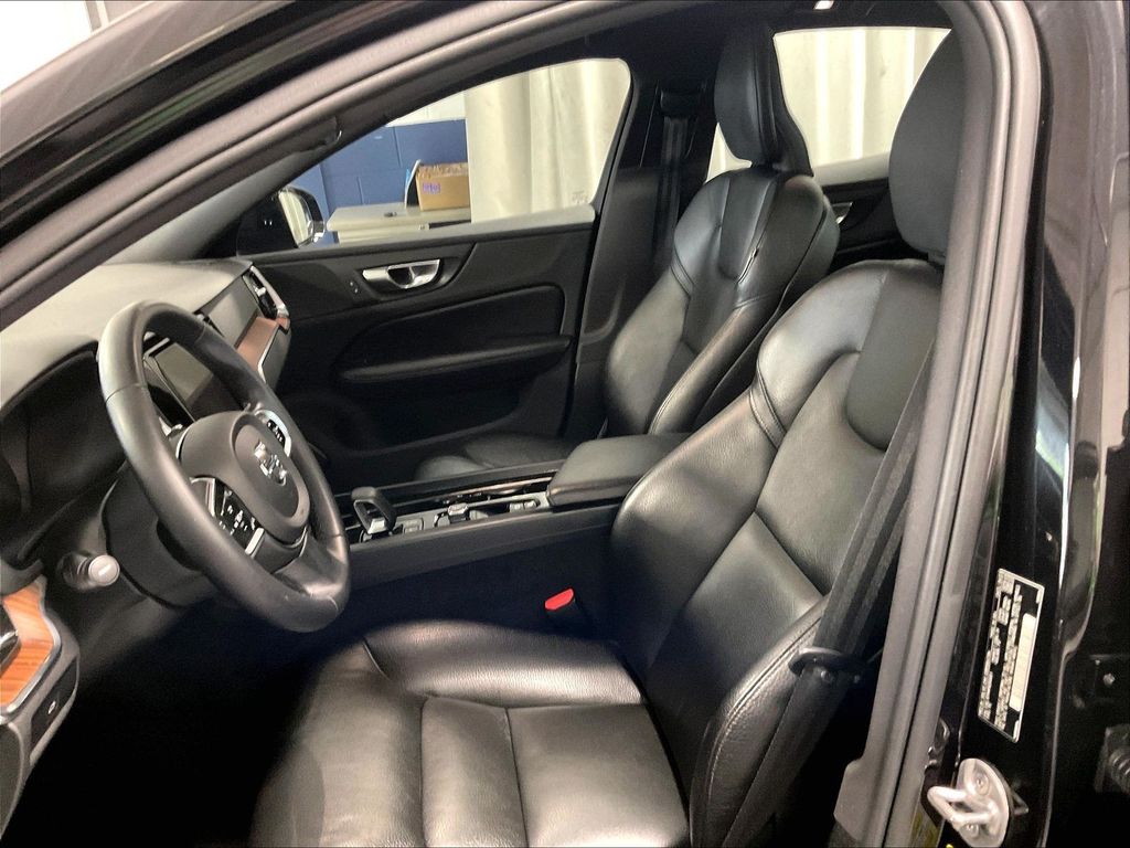 2023 Volvo S60 — photo 10