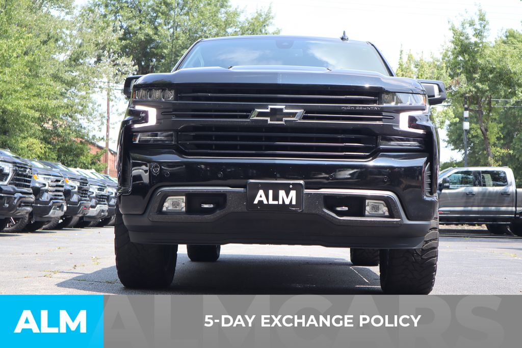 2022 Chevrolet Silverado 1500 High Country photo 2