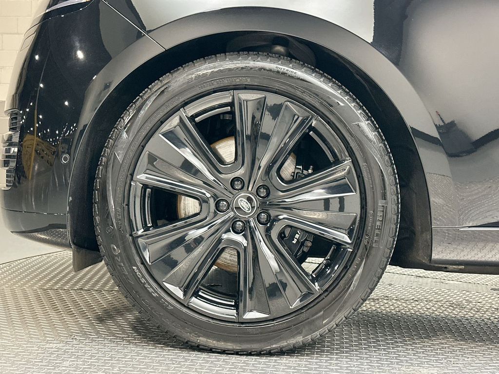 Thumbnail: 2025 Land Rover Range Rover - 17