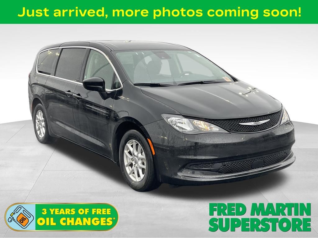 Brilliant Black Crystal Pearlcoat 2023 Chrysler Voyager LX FWD Minivan Front-Wheel Drive 9-Speed Automatic